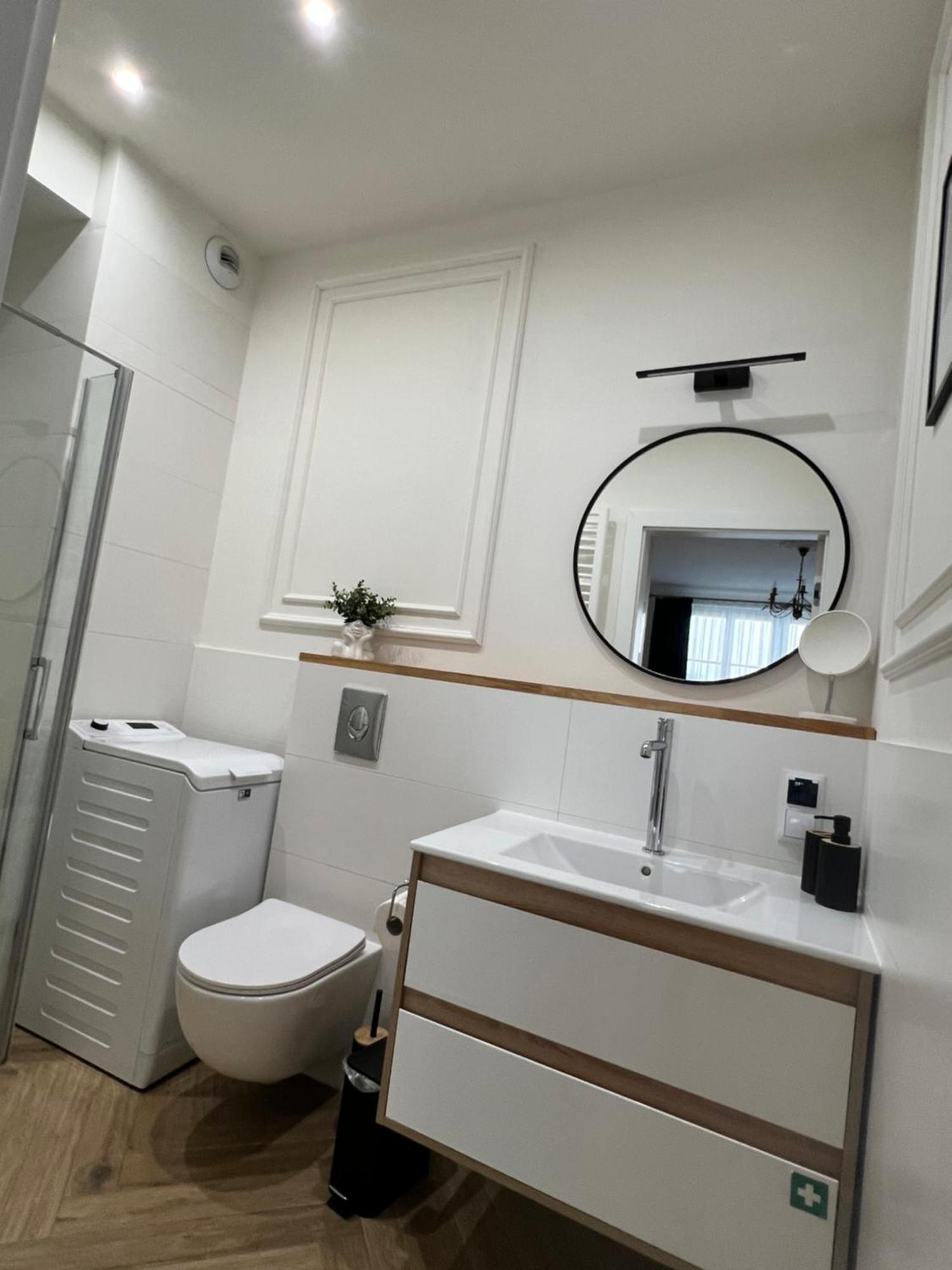 Atrium - Old Town Luxury Apartments - By Upstairs Krakau Exterior foto