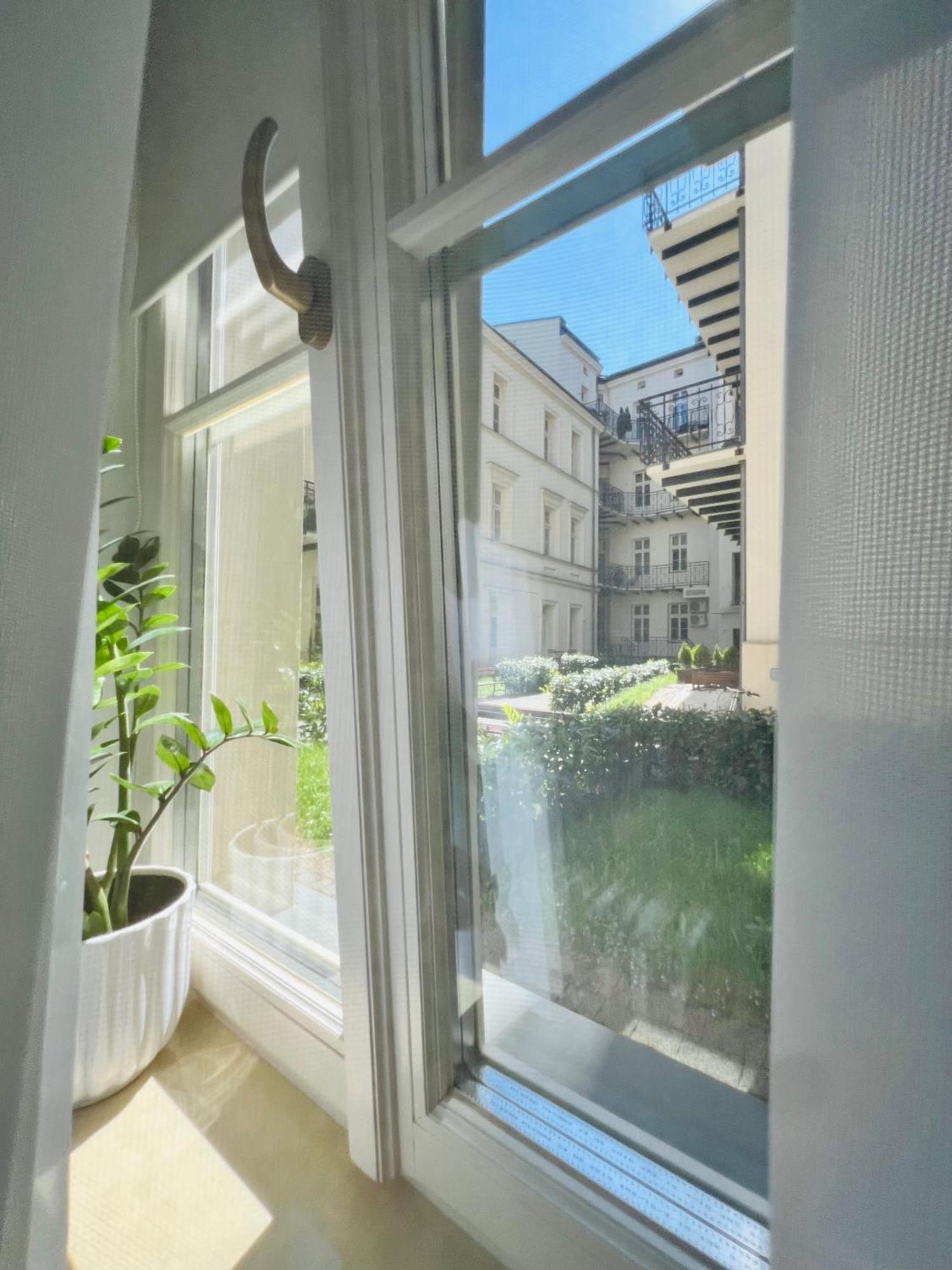 Atrium - Old Town Luxury Apartments - By Upstairs Krakau Exterior foto